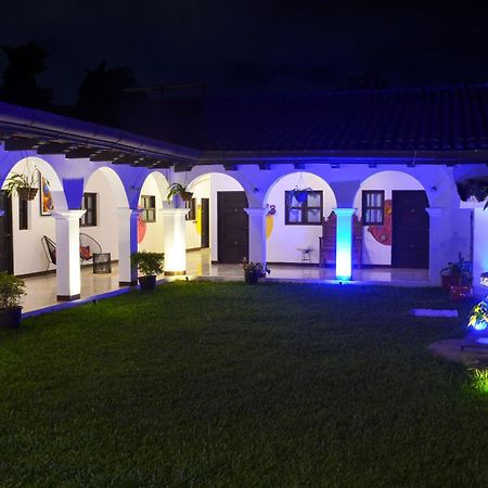 Luna Maya Boutique Hotel Antigua Exterior foto