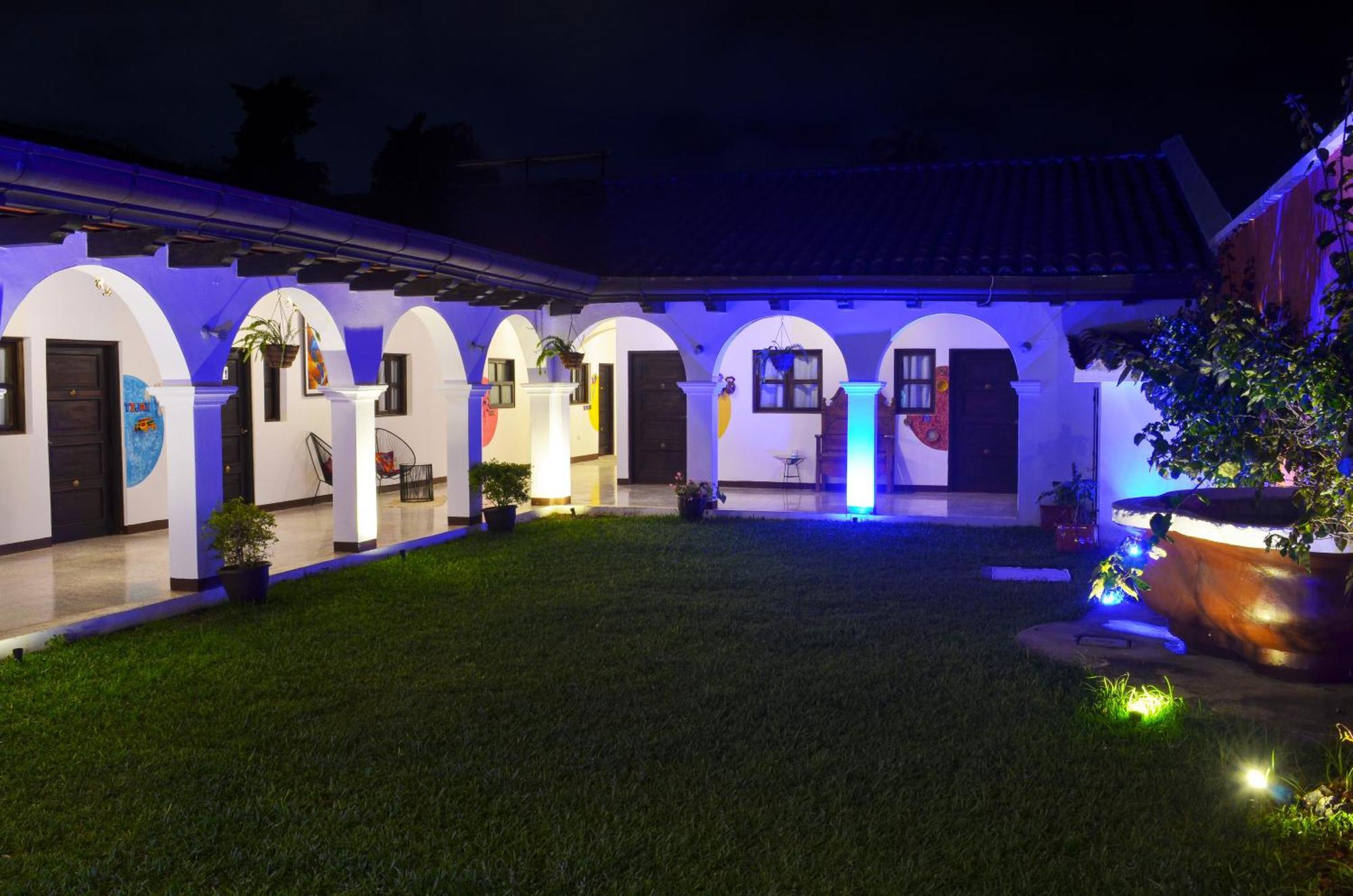 Luna Maya Boutique Hotel Antigua Exterior foto